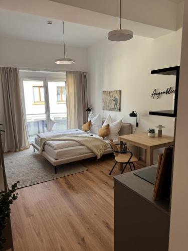 a bedroom with a bed and a desk in it at Alte Feuerwache "nur wenige Minuten von Freiburg" in Hugstetten