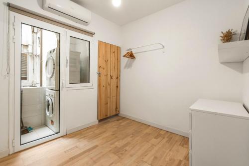 New! Modern Apartment with Terrace - Barcelona City Center - 2BR