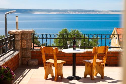 Apartmani Lucky with beautiful sea view