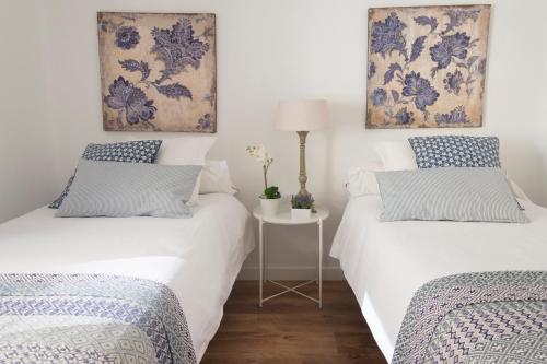 Posteľ alebo postele v izbe v ubytovaní Living4Malaga Monte Sancha Deluxe View