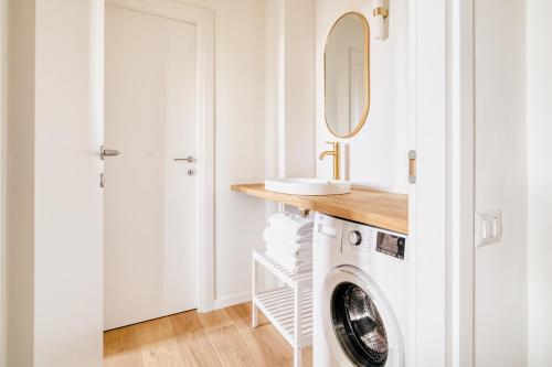 Just Urban Stays - Modern and Strategic 1-BR Flat C - Central Station