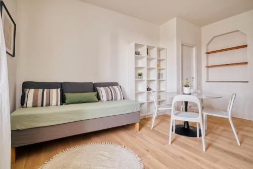 Just Urban Stays - Modern and Strategic 1-BR Flat C - Central Station