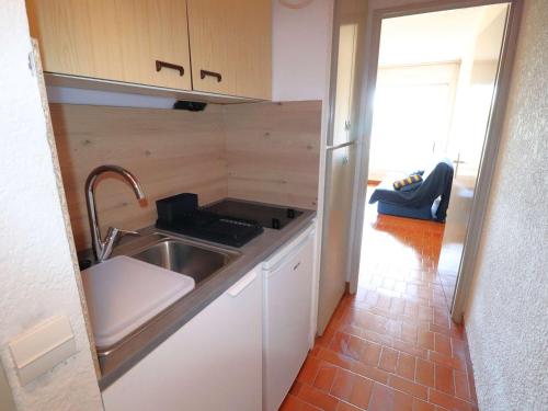 Studio avec piscine, parking et terrasse à Port Camargue