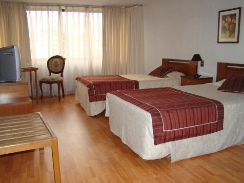 Postel nebo postele na pokoji v ubytování Hotel Montecarlo Viña del Mar