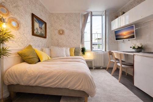 Clara Lovely studio in the Heart of Marais