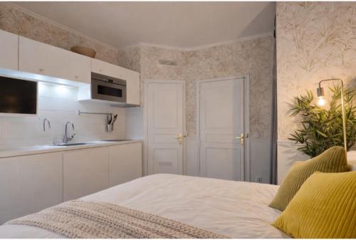 Clara Lovely studio in the Heart of Marais