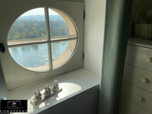 a bathroom with a window with a view of the water at Appartement cocon de charme, Domaine Cornevent Lyon, parc & piscine in Vernaison