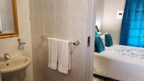 Ett badrum på Siesta Guest House