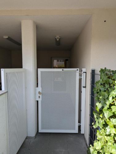 Lend City Apartment Family self-check-in