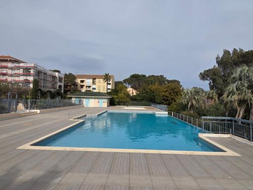 Appartement St Aygulf, plages et commerces à pied, piscine dans résidence, parking couvert gratuit