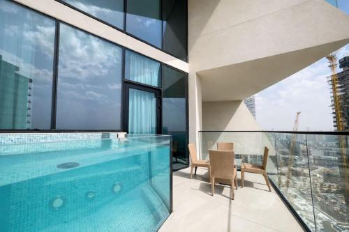 Modern Luxury 1BR w Private Pool -Binghatti Royale