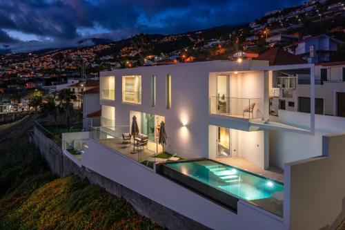 Wonderful Villa by an island apart