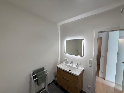 a bathroom with a sink and a mirror at Ferienwohnung 2 Stock Bad Schallerbach in Bad Schallerbach