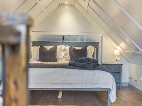 a bedroom with a bed with white sheets and pillows at 1 Bed in Hereford oc-87736 in Moccas