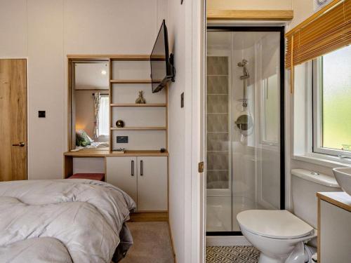 a bedroom with a bed and a shower and a sink at 3 Bed in Shrewsbury oc-94112 in Bromlow