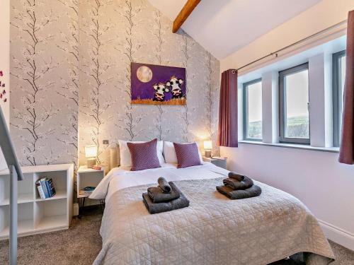 a bedroom with a bed with two towels on it at 6 Bed in Huddersfield oc-93984 in Huddersfield