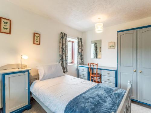 a bedroom with a bed and a desk at 2 Bed in High Peak oc-pk551 in Hayfield