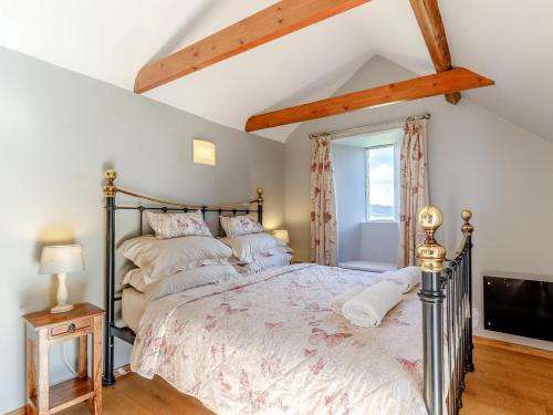 a bedroom with a bed and a window at 1 Bed in Wotton -under- Edge oc-earba in Charfield