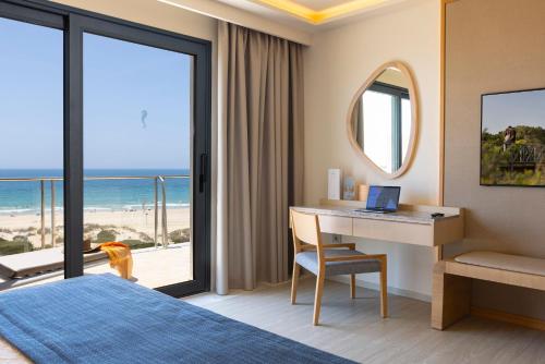 Hipotels Barrosa Palace & Spa — Bedroom