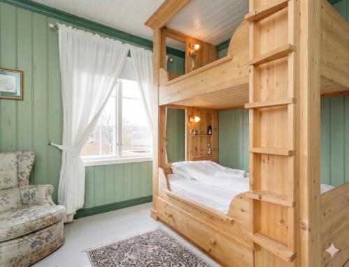 a bedroom with a bunk bed and a window at Nedre Berg Gard in Lillehammer