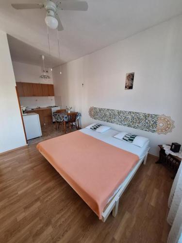 a bedroom with a large bed and a kitchen at Apartmani Štefica in Razvala