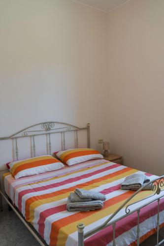 a bedroom with a bed with towels on it at 900 Dal Blu in Licata