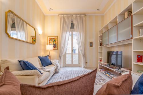 Three-room flat with balcony in Porta Romana