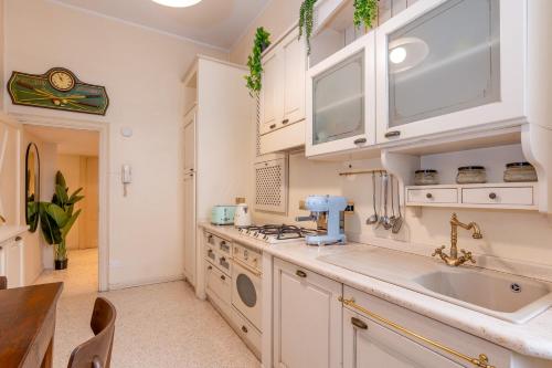 Three-room flat with balcony in Porta Romana