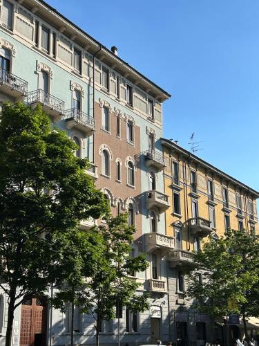 Three-room flat with balcony in Porta Romana