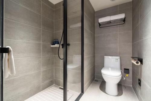 a bathroom with a toilet and a shower at Hanting Hotel Guangzhou Tianhe in Guangzhou