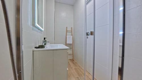 Duplex Retreat with AC in Madrid, Ideal for 4
