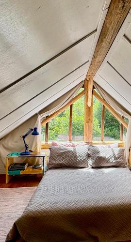 a bedroom with a bed and a large window at Reserva Pedra da Mata in Pelotas