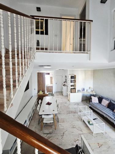 Penthouse lumineux avec piscine