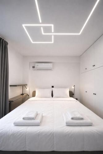 Glyfada Garden Apt with Open Sunset Views by ΜΡS