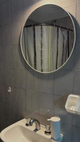 a bathroom with a sink and a mirror at La casita in Río Cuarto