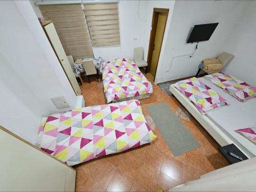 an aerial view of a room with two beds in it at Lira Apartmani in Prnjavor