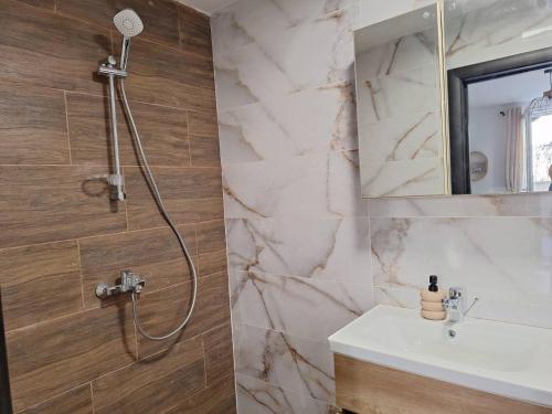 a bathroom with a shower and a sink at Апартамент Бохо 2 in Primorsko