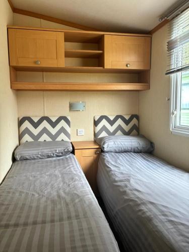 two beds sitting next to each other in a small room at The Mosselle No 60 in Ardentinny