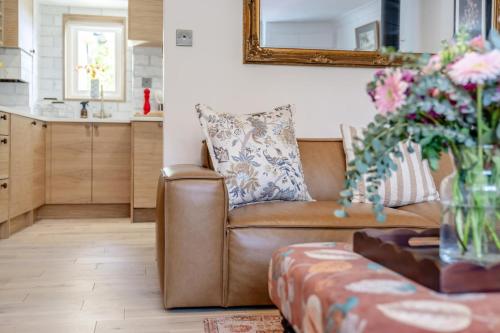 a living room with a couch and a table at 2 Bed in Helmsley oc-p36613 in Helmsley