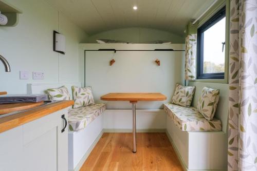 a small table and chairs in a tiny house at 1 Bed in Raunds oc-s33685 in Raunds