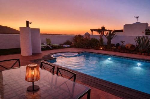 Villa MontañaBlanca Private Heated Pool & Stunning Views
