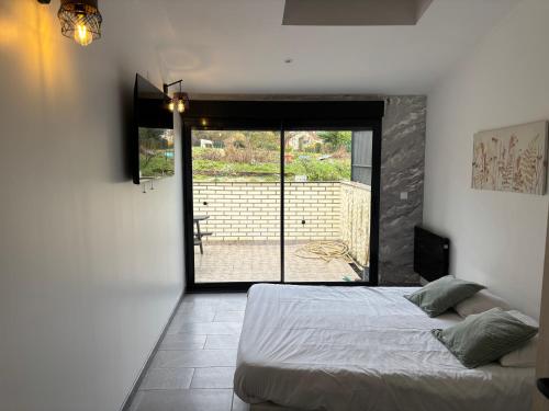 a bedroom with a bed in a room with a window at Lumineux Appart à Disneyland in Montry