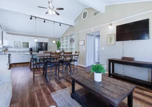 a living room with a dining table and a kitchen at Pawnee 2 - Newly Renovated Duplex in Chattanooga