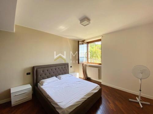 a bedroom with a bed and a lamp in it at Apartment 4 in Salò