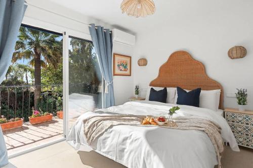 Villa with Private Pool & Garden 5 min to Beach