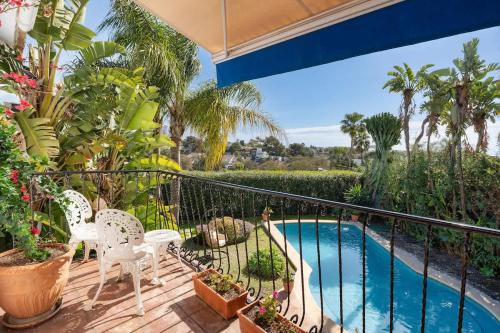 Villa with Private Pool & Garden 5 min to Beach