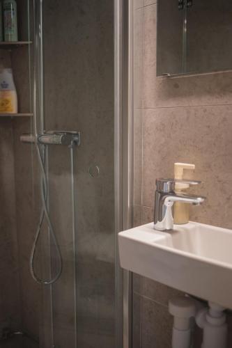 a bathroom with a shower and a sink at Västerhöjdsgården in Skövde