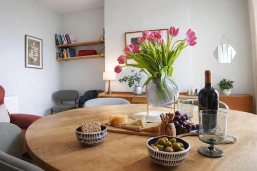 Totterdown's Fabulous House & Floral Garden photo 10