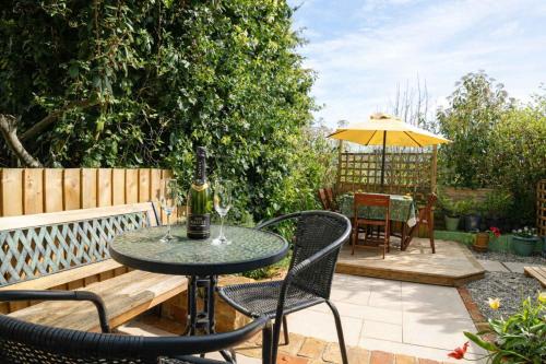 Totterdown's Fabulous House & Floral Garden photo 12