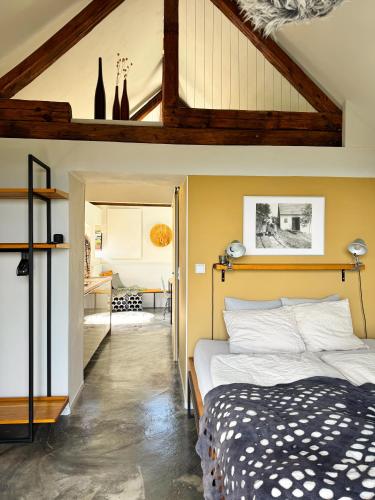 a bedroom with a bed in a room at Weinloft III by Weinlofts in Eisenberg an der Pinka